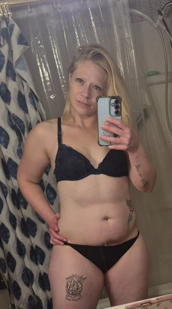 Aunt Flo has dropped by for a week long visit lol OUTCALL ON... in Kansas City – Women Seeking Men photo 4