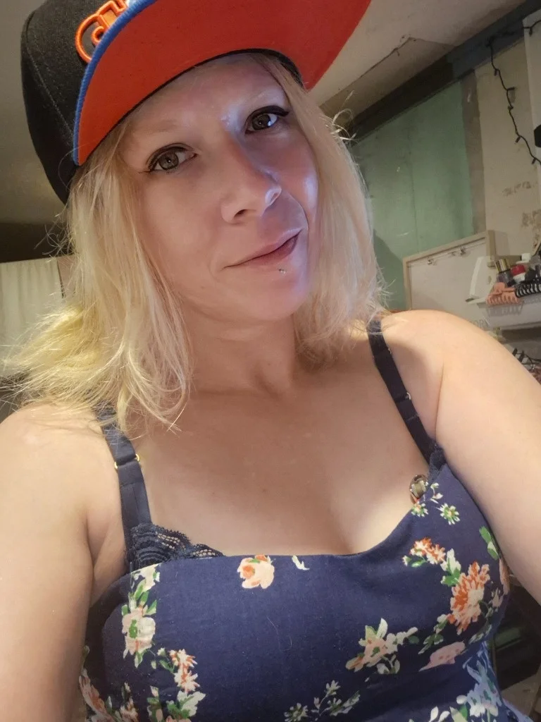 Aunt Flo has dropped by for a week long visit lol OUTCALL ON... in Kansas City – Women Seeking Men photo 5