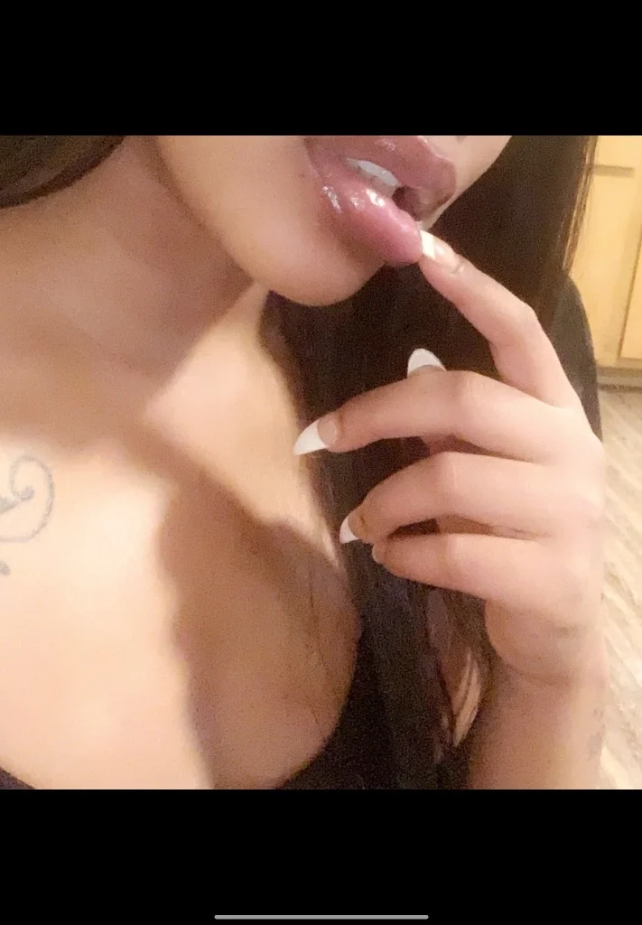 SEXY ONNA currently in Midtown I have a room so only doing and Call