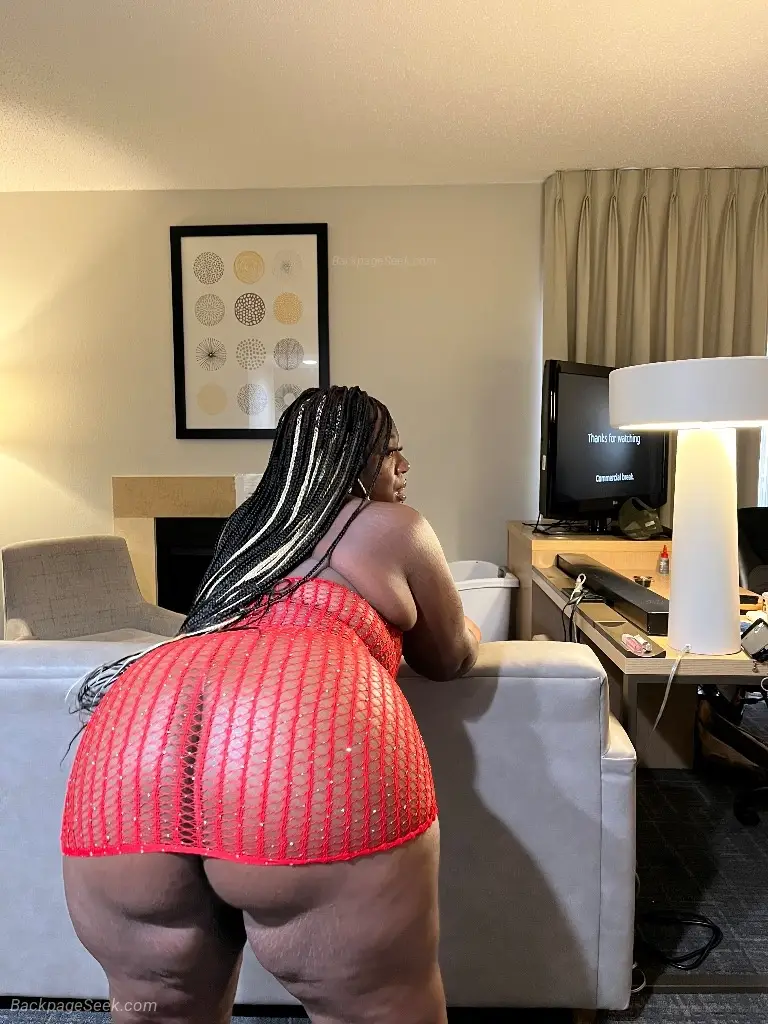 YOUR FAV IS BACK BUT NOT FOR LONG! Catch me while im here