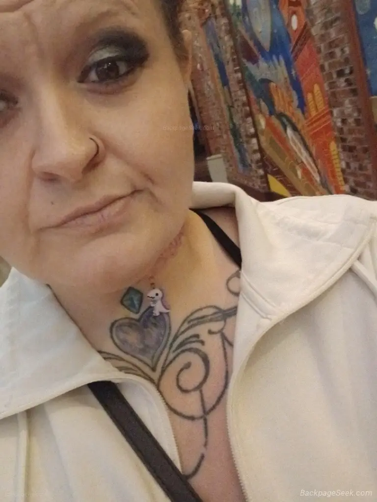 I can do a magic trick wanna see in Kansas City – Women Seeking Men photo 6