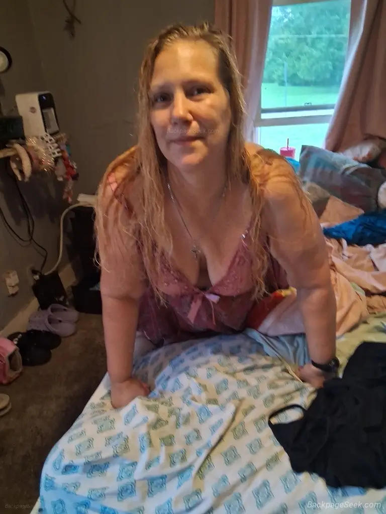 milf molly in Kansas City – Women Seeking Men photo 5