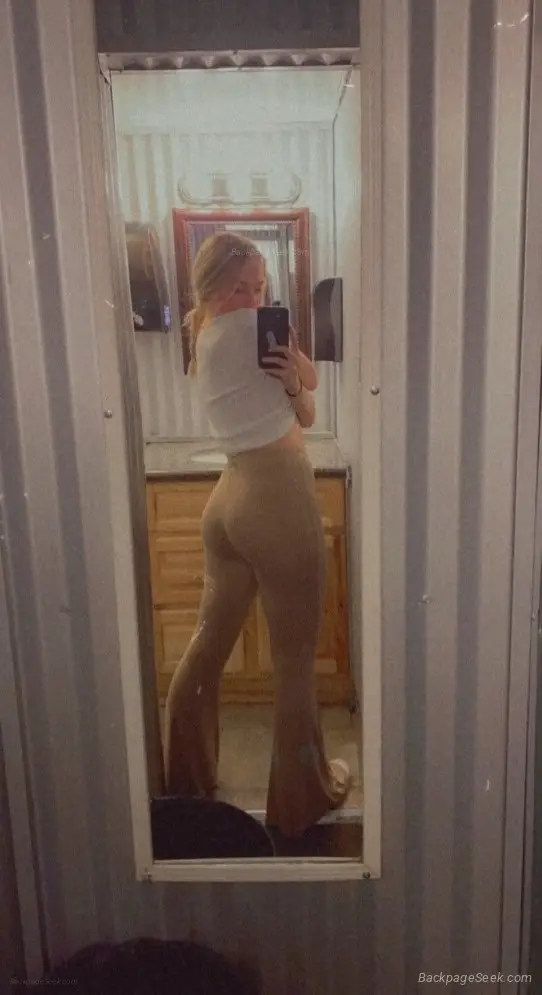 Fresh and Clean Wet Tight Sexy pussy I Suck lt Nice And Deep... in Knoxville – Women Seeking Men photo 3