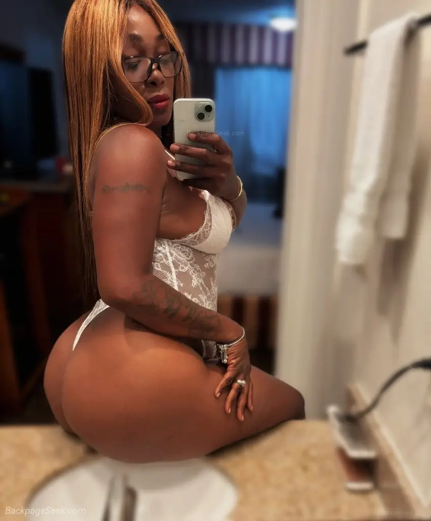 Drop Dead Gorgeous Ebony Cutie with a captivating Body Let M... in Long Beach – Women Seeking Men photo 6