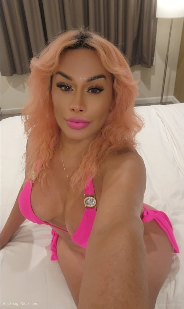 Im ready for you in my hotel room baby. Single mom seeks play