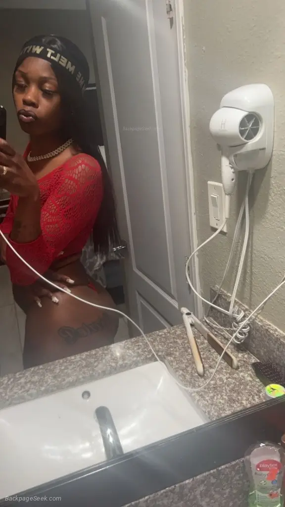 THICK AN SEXY Av i b e mE