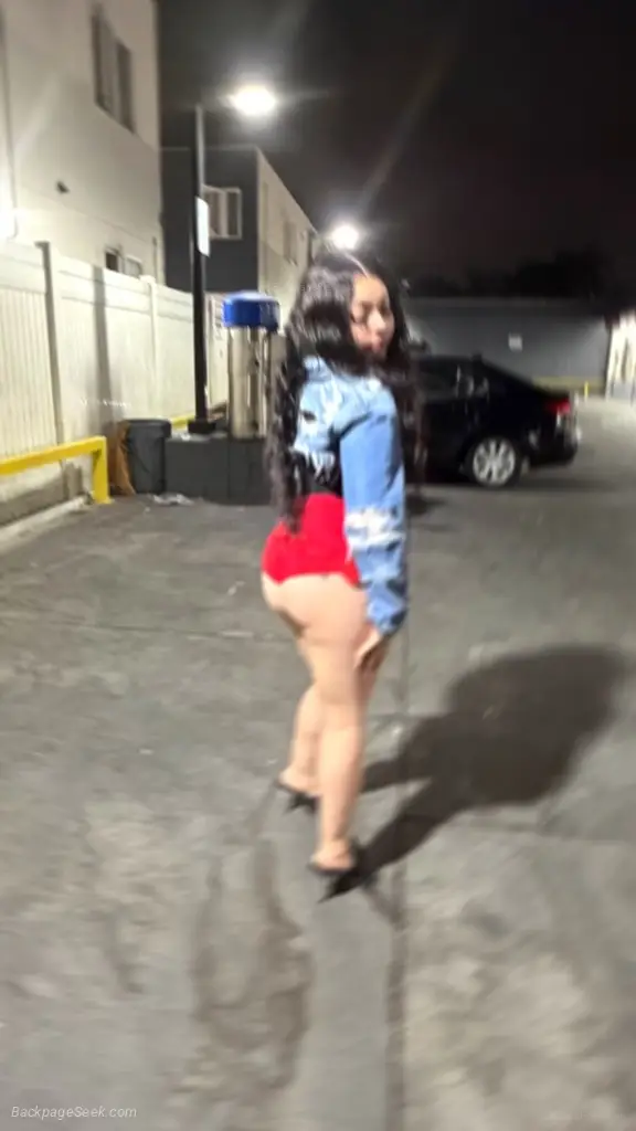 slim thicc 4'11 latina in Long Beach – Women Seeking Men photo 2