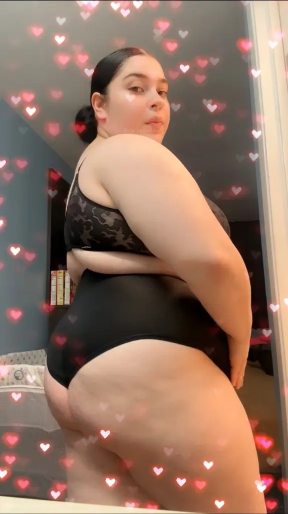 Hazel Green Eyed Puerto Rican Snow Bunny Ready To Show You This