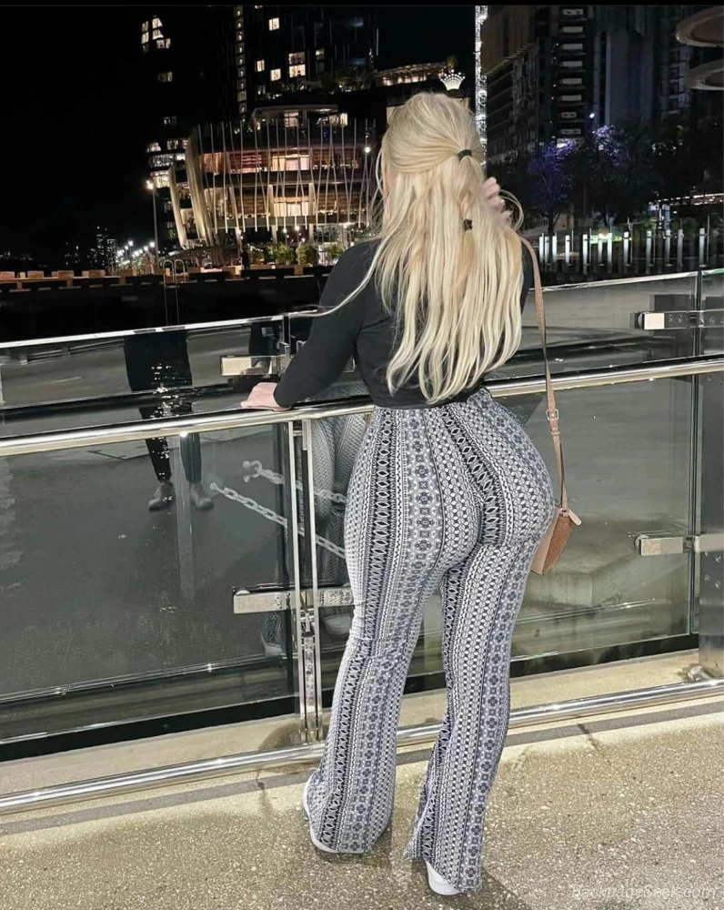 Kimberly Martins in Los Angeles – Women Seeking Men photo 4