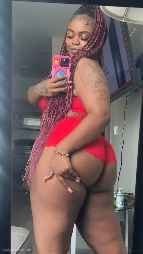 Real sexyy with a body. im the BIGGEST hottie