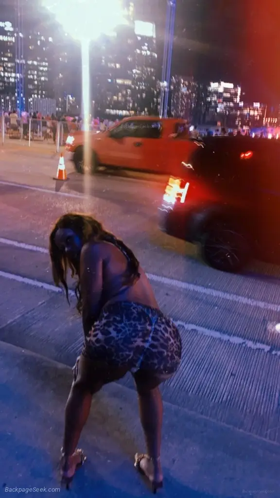 have you ever nutted from head before babe in Memphis – Women Seeking Men photo 2