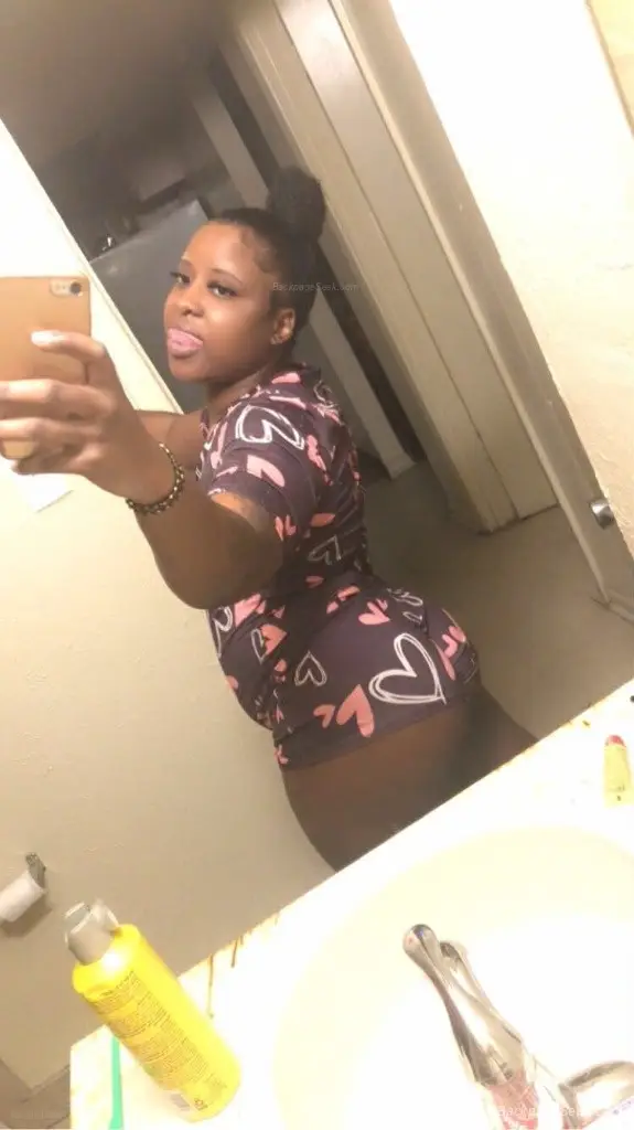 let me be your fantasy in Memphis – Women Seeking Men photo 4