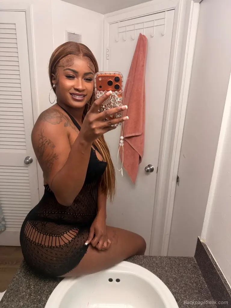 New In town here for a good time not long time in Miami – Women Seeking Men photo 3