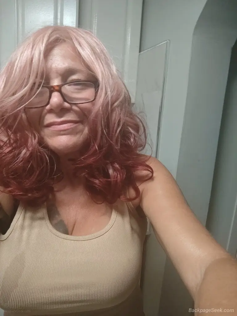 i am a fetish friendly mature woman