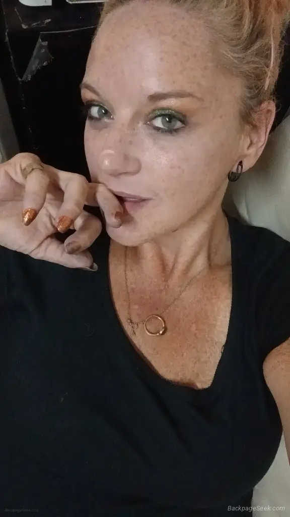 got a room finally so if you're ready for some hot naughty a... in New Orleans – Women Seeking Men photo 6
