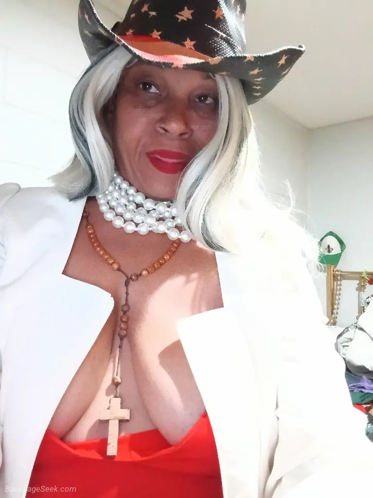 Hello Gentleman it s Holiday season in New Orleans – Women Seeking Men photo 5