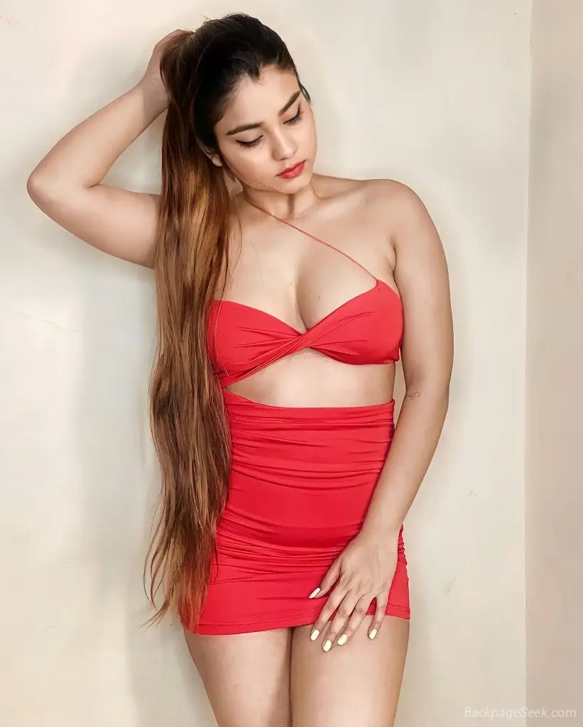 Hey gentleman here university Indian girl