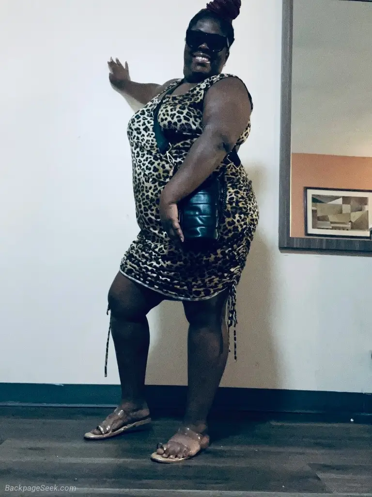 JUICYWETTT AKA NIKKI YOUR FAV WHORE NEW BBW IN TOWN SHOW BIG