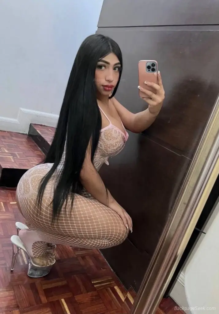 Hot, affectionate Latina real photos. Come, love, and enjoy my body and