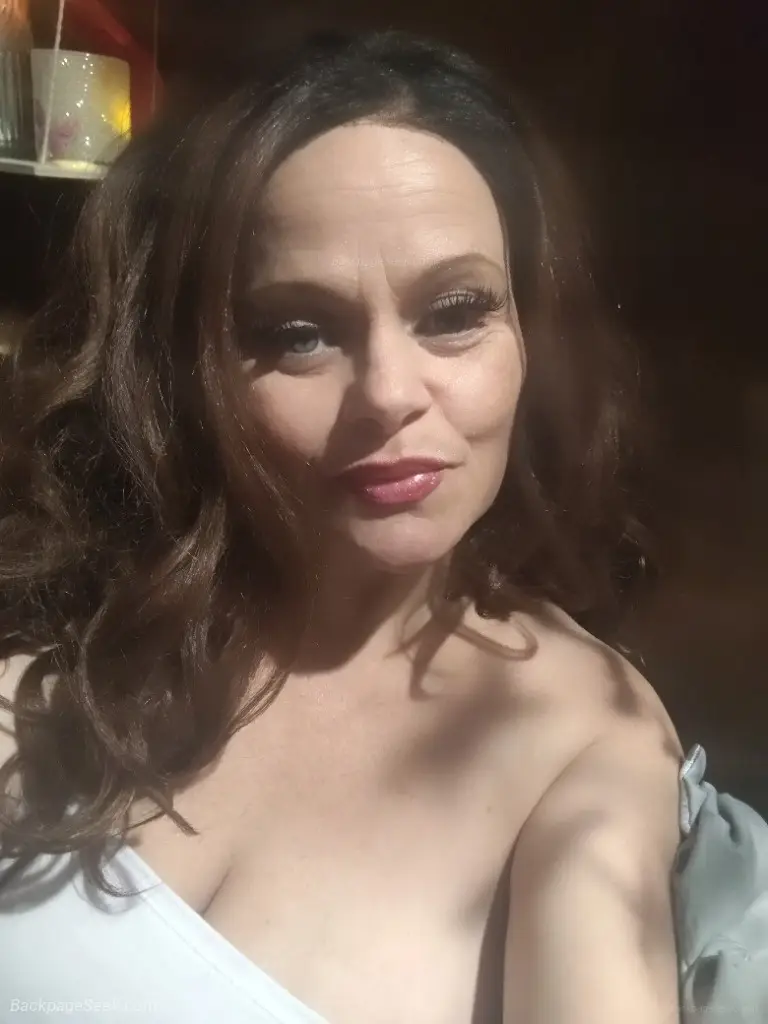 Super Sexy MILF New to town in Oakland – Women Seeking Men photo 5