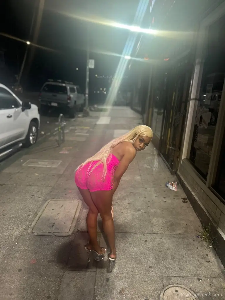 pretty n petite in Oakland – Women Seeking Men photo 2