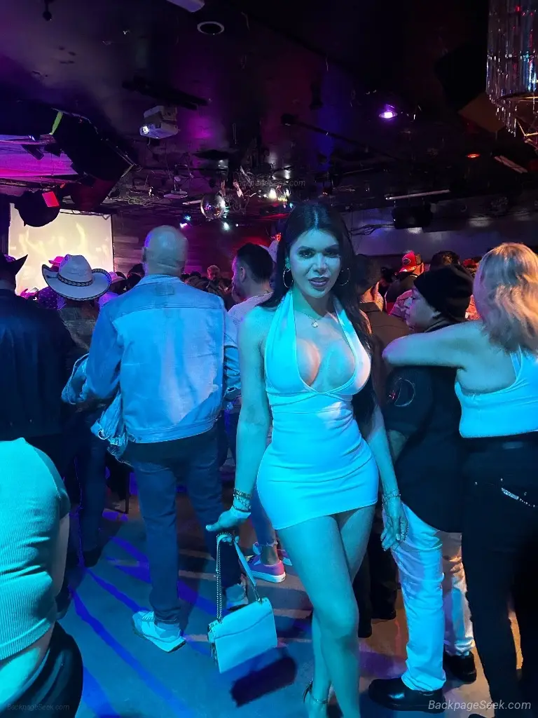 Anahi in Orange County – Women Seeking Men photo 6