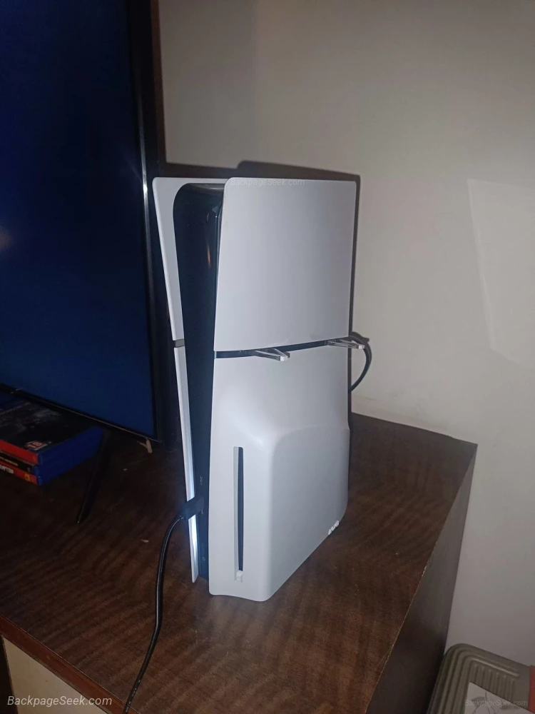 Clean PS5 Slim Disc Edition with 1TB storage in Orlando – Electronics photo 2