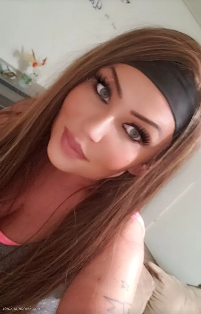 girl next door in Palm Springs – Women Seeking Men photo 2