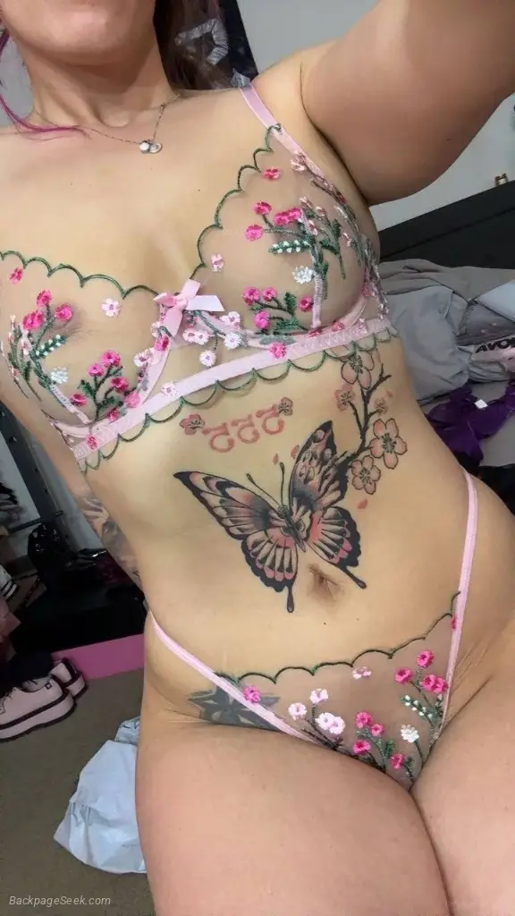 BUNNI in Palm Springs – Women Seeking Men