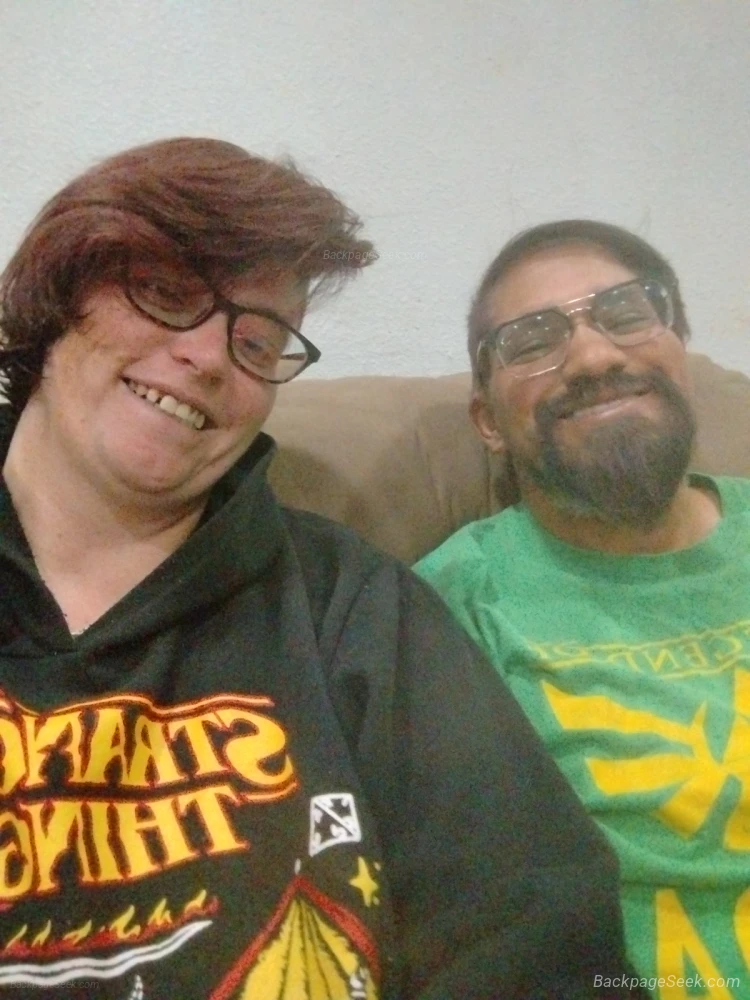 Chubby couple looking for thick women to have fun with in Palmdale – Couples Seeking Women photo 2