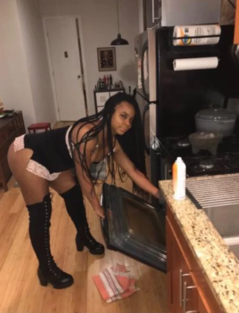 SHES A SLUT SHES A HOE SHES A FREAK!!