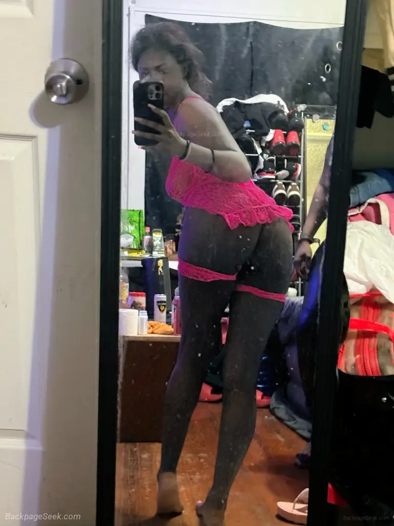 outcalls require Lyft there and back cardate provides their... in Philadelphia – Women Seeking Men photo 3