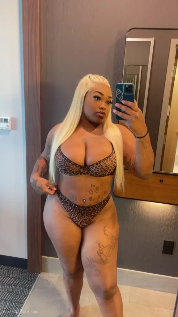 Today special Big ass I m a sexy girl ready for you