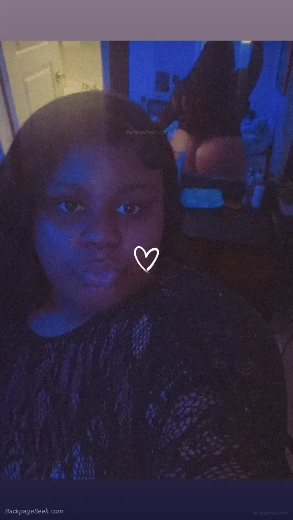 im hosting in Philadelphia – Women Seeking Men photo 5