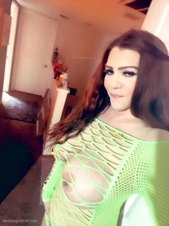 Busty 38f ,green eyed brunette
