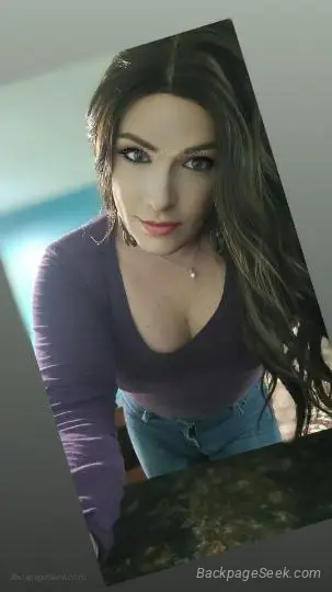 Trans Domme Leyona Rose seeking pay pig/slaves