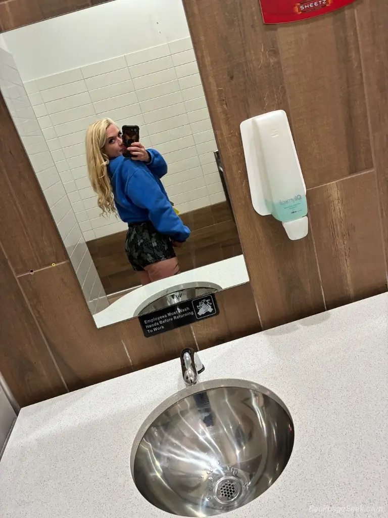 Beautiful Sexy Submissive Cum Dumpster Slut - Content Packag... in Pittsburgh – Women Seeking Men photo 3