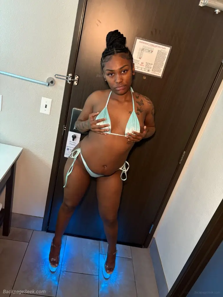 CUM see me a petite sexy choclate bad girl