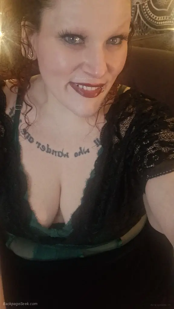Let Me Put Some Lipstick On Your Dipstick 130qv 200hhr CarDa... in Portland – Women Seeking Men photo 3