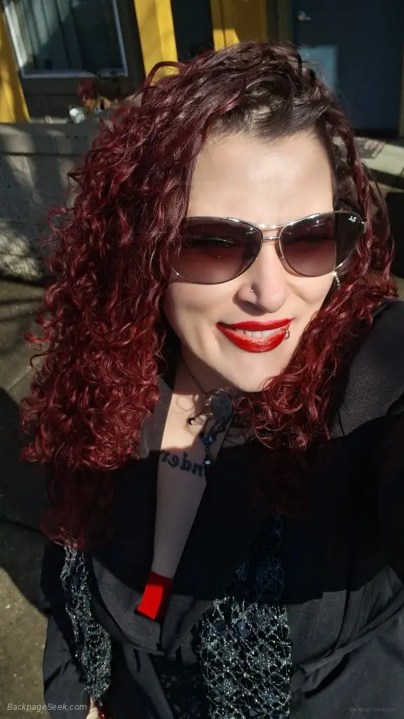 Let Me Put Some Lipstick On Your Dipstick 130qv 200hhr CarDa... in Portland – Women Seeking Men photo 4