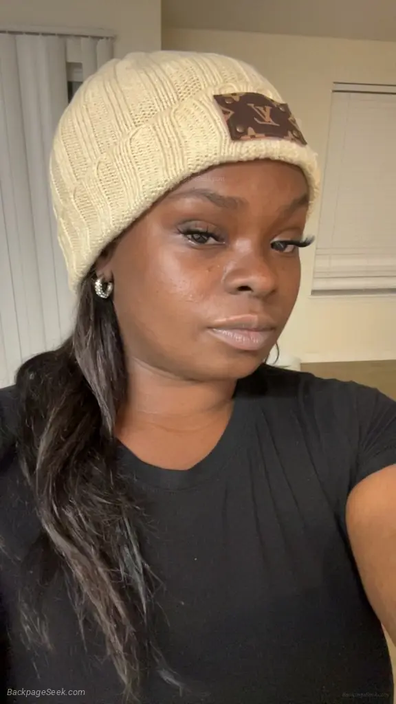 Fat tight chocolate pussy ready for incall.