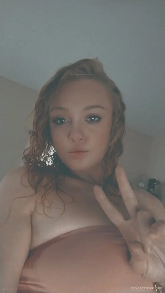 blonde petite Goddess