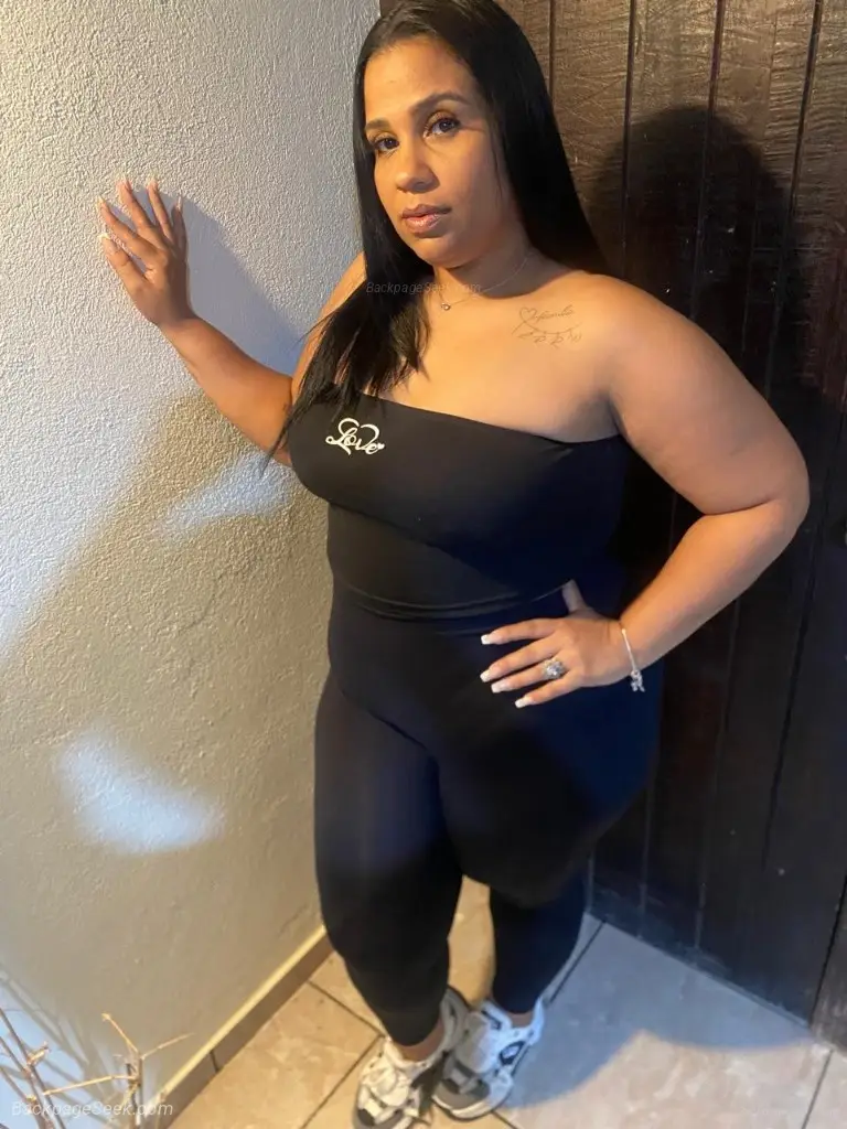 im a sexy latine, im available