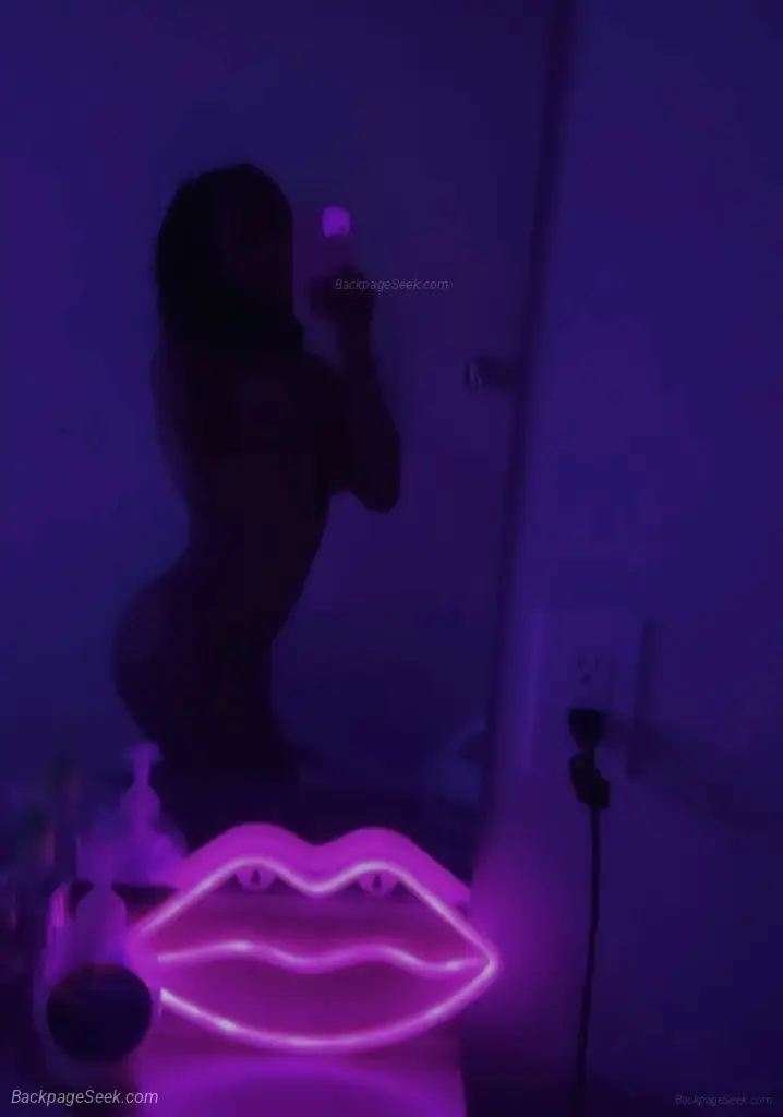 SLIM CHOCOLATE WET TIGHT PUSSY HERE 4 GOOD TIME NOT LONG TIM... in Raleigh – Women Seeking Men photo 2