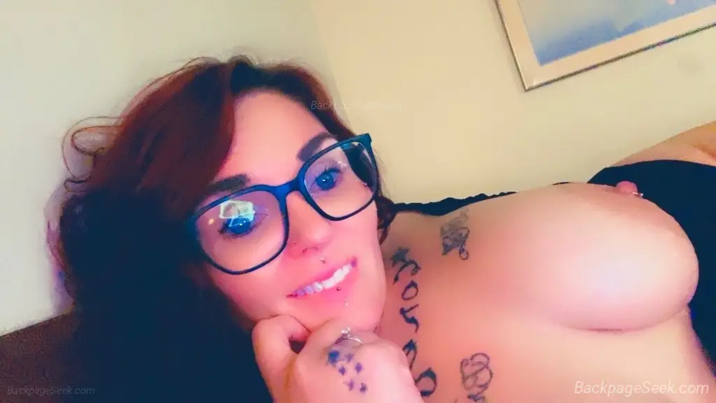 29f white girl with a big ol booty i have an incall Saturday... in Reno – Women Seeking Men photo 3