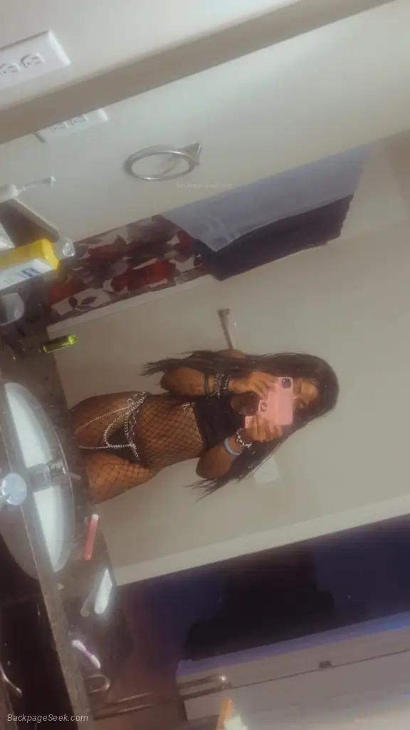 Goth chick New in town come rush the Queen Carplay outs in Richmond – Women Seeking Men photo 3