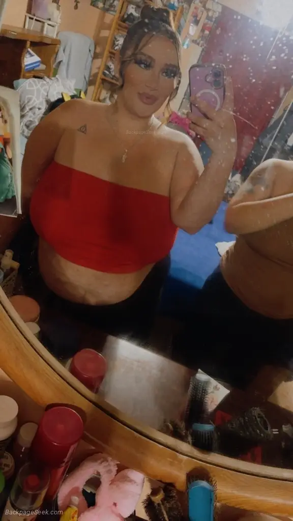 pretty Latina w/ big boobs reday for fun