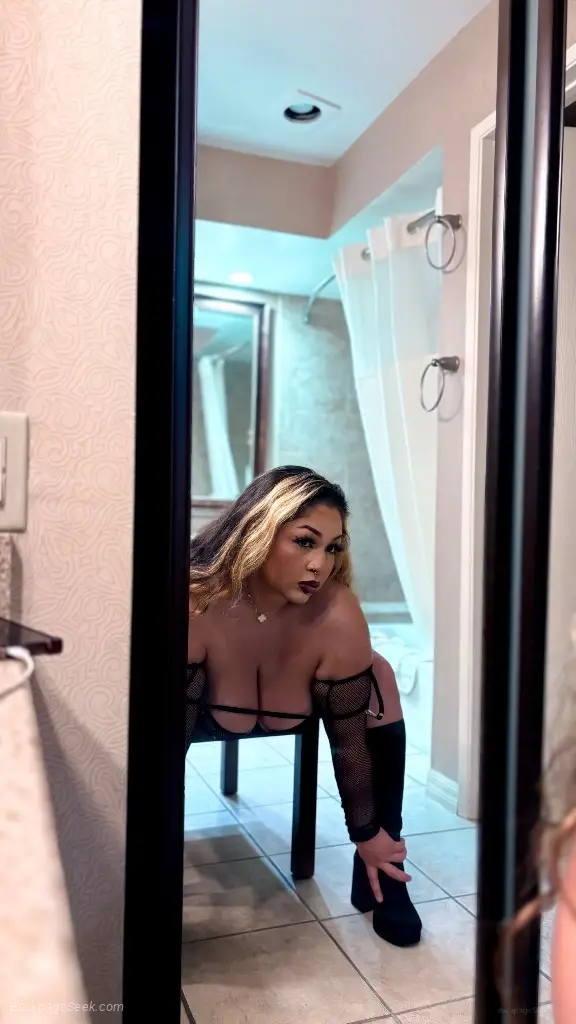 Latina Bombshell Thick Pretty & Alluring