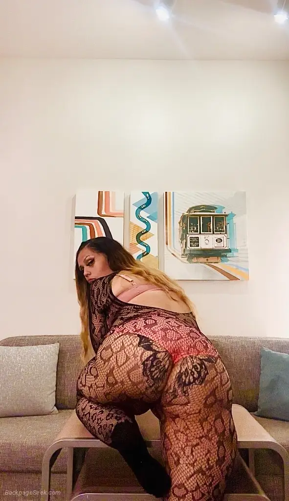 Mrs.SQUIRT N CREAM MARI with the pretty FAT KITTY