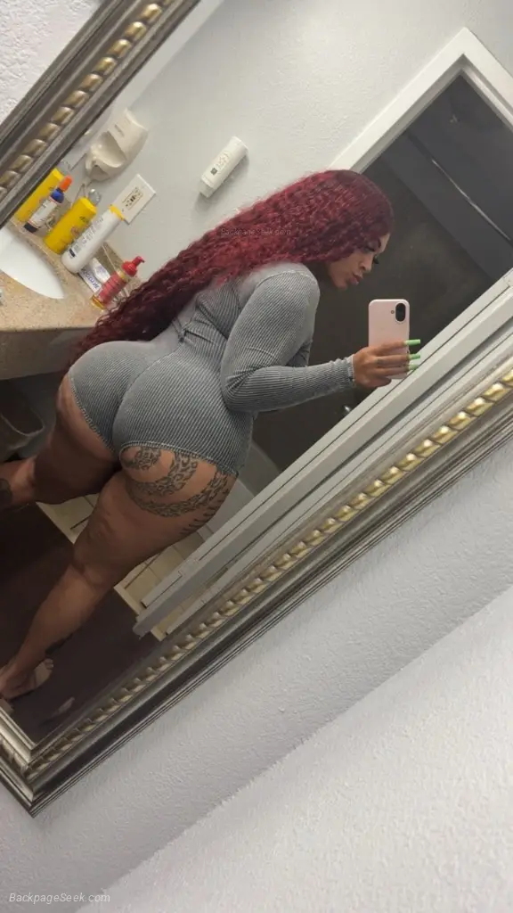 Beautiful Erotic Hot Queen